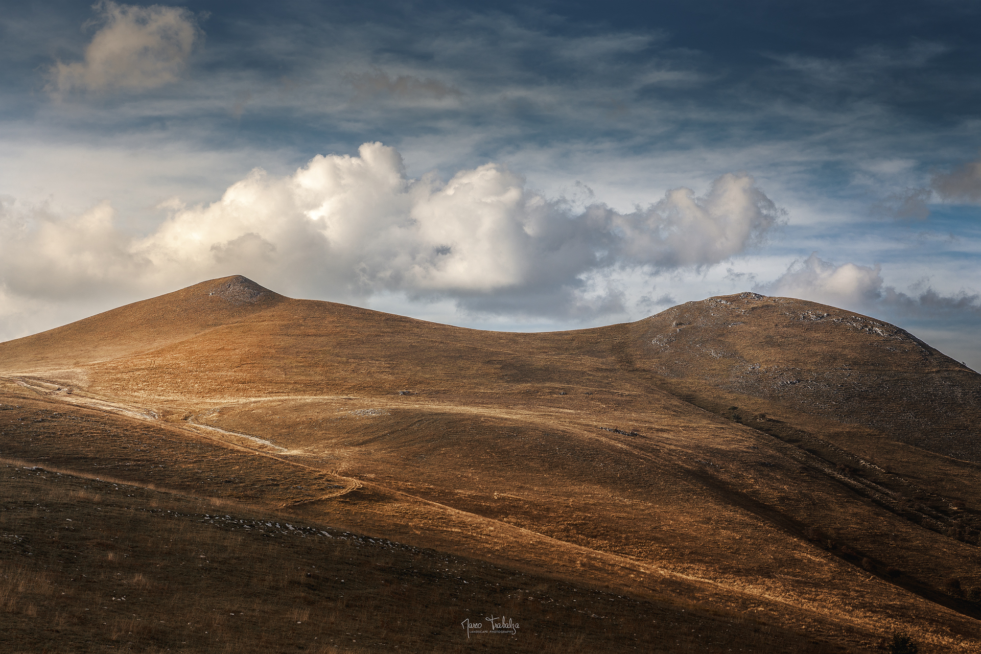 Castelluccio di Norcia da sempre riesce ad tirare fuori i miei stati d'animo. Come non dedicare la copertina alla foto che più mi rappresenta?